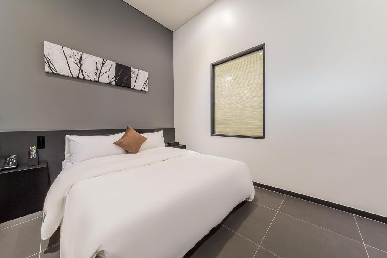 Pyeongtaek Stay Tourist Hotel Buitenkant foto