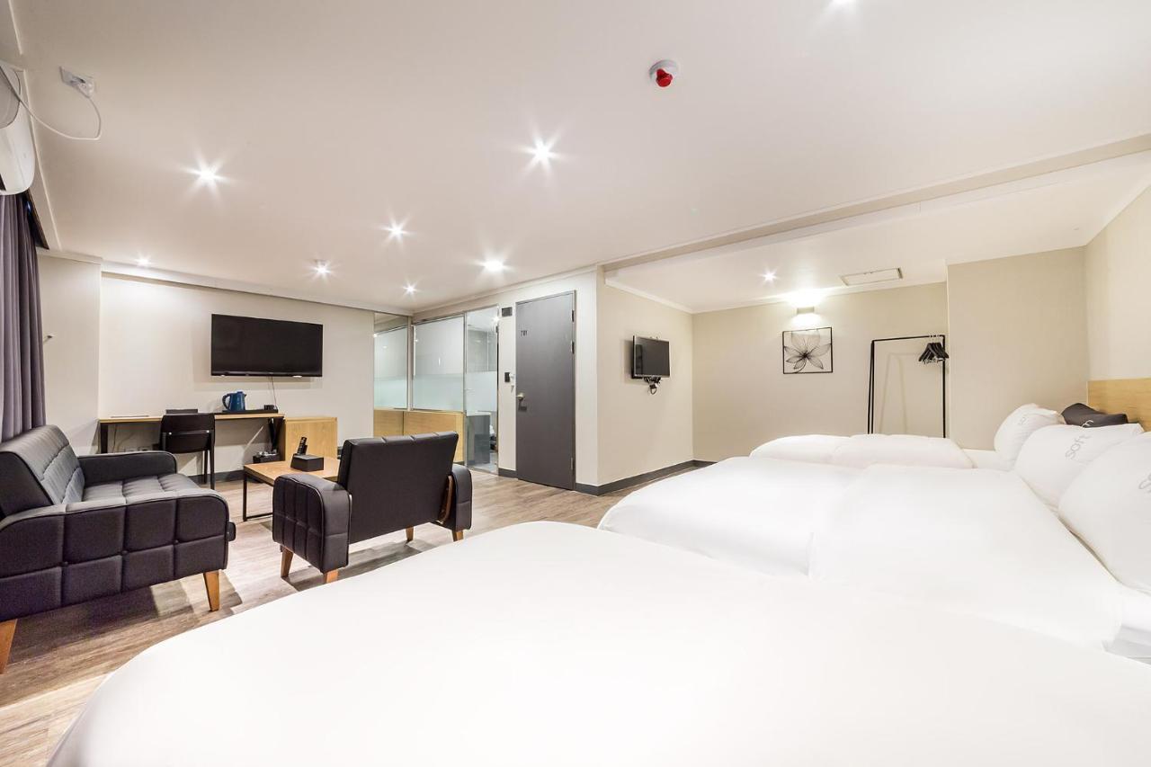 Pyeongtaek Stay Tourist Hotel Buitenkant foto